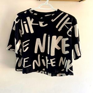 Nike Crop Top Tee